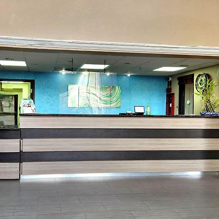 Days Inn & Suites By Wyndham Sam Houston Tollway Jersey Village エクステリア 写真