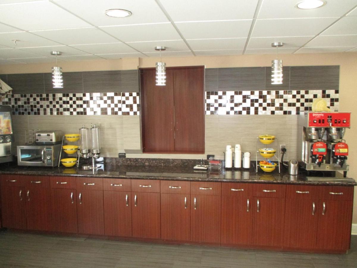 Days Inn & Suites By Wyndham Sam Houston Tollway Jersey Village エクステリア 写真