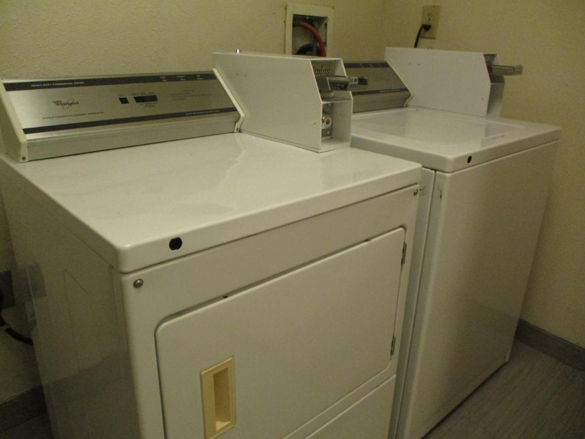 Days Inn & Suites By Wyndham Sam Houston Tollway Jersey Village エクステリア 写真
