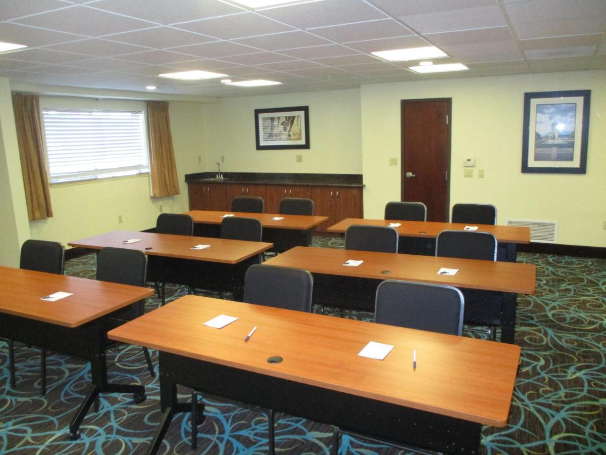 Days Inn & Suites By Wyndham Sam Houston Tollway Jersey Village エクステリア 写真
