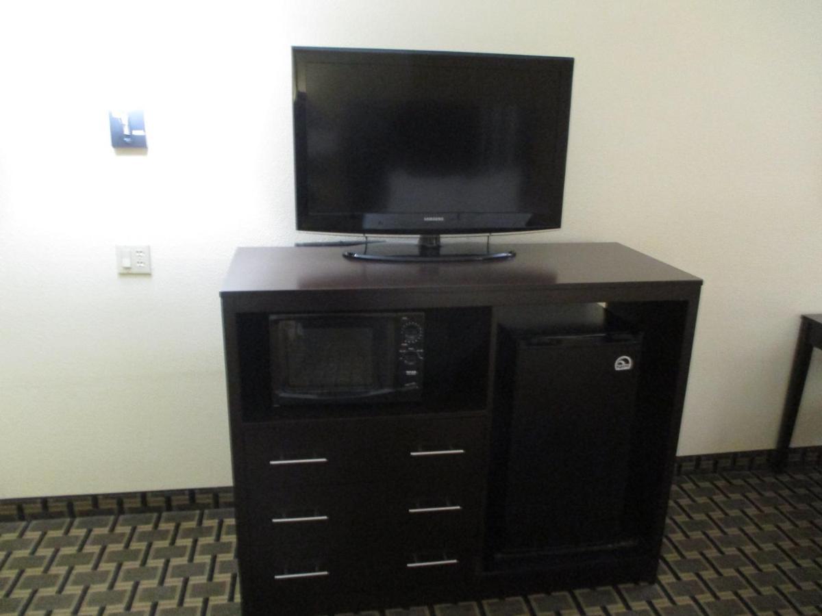 Days Inn & Suites By Wyndham Sam Houston Tollway Jersey Village エクステリア 写真
