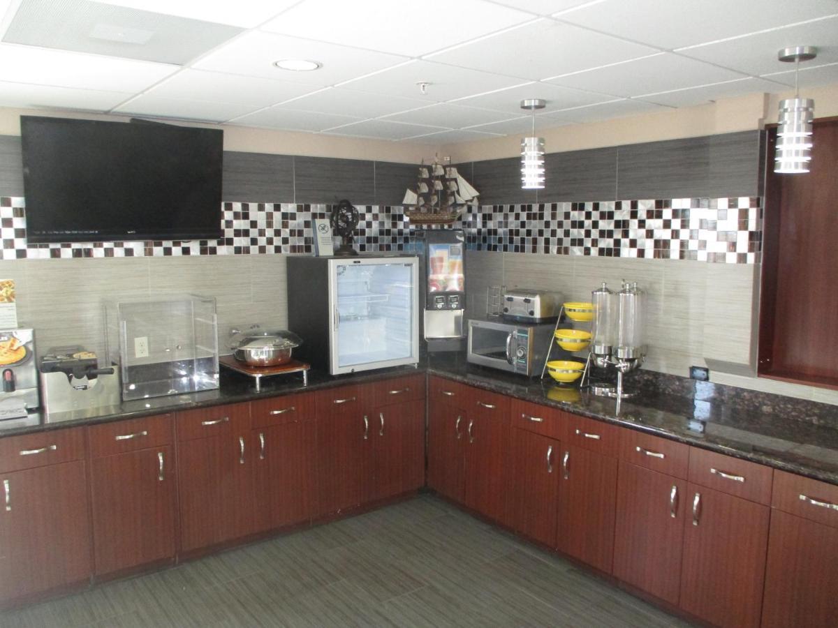 Days Inn & Suites By Wyndham Sam Houston Tollway Jersey Village エクステリア 写真