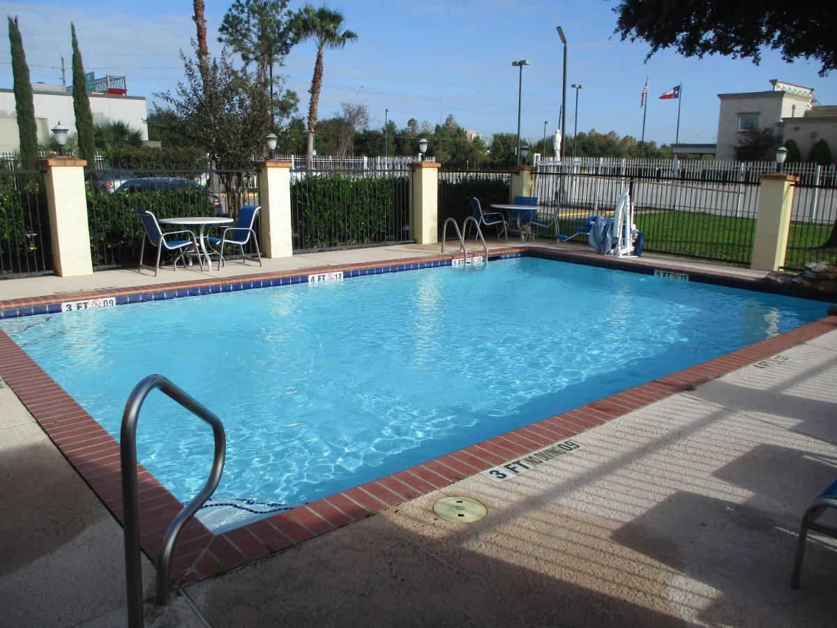 Days Inn & Suites By Wyndham Sam Houston Tollway Jersey Village エクステリア 写真