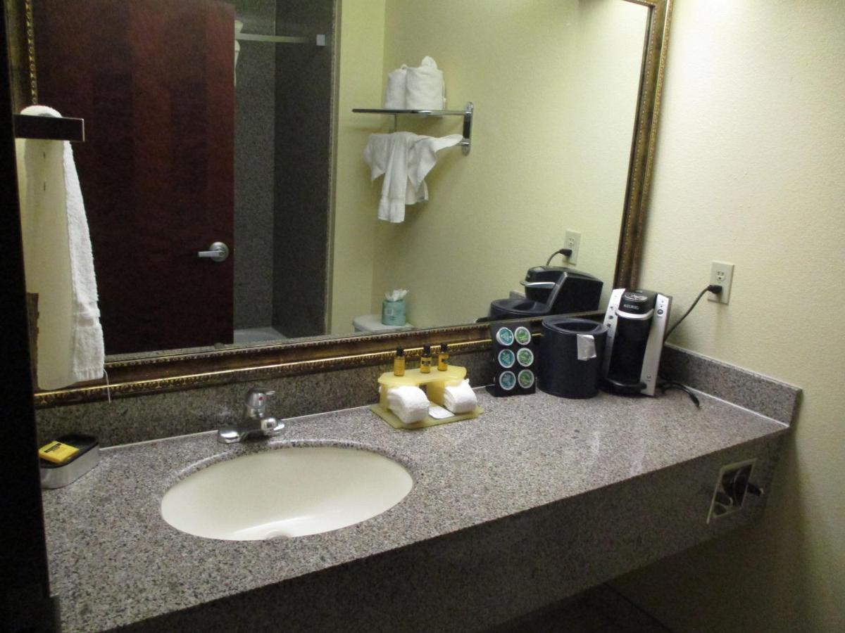 Days Inn & Suites By Wyndham Sam Houston Tollway Jersey Village エクステリア 写真