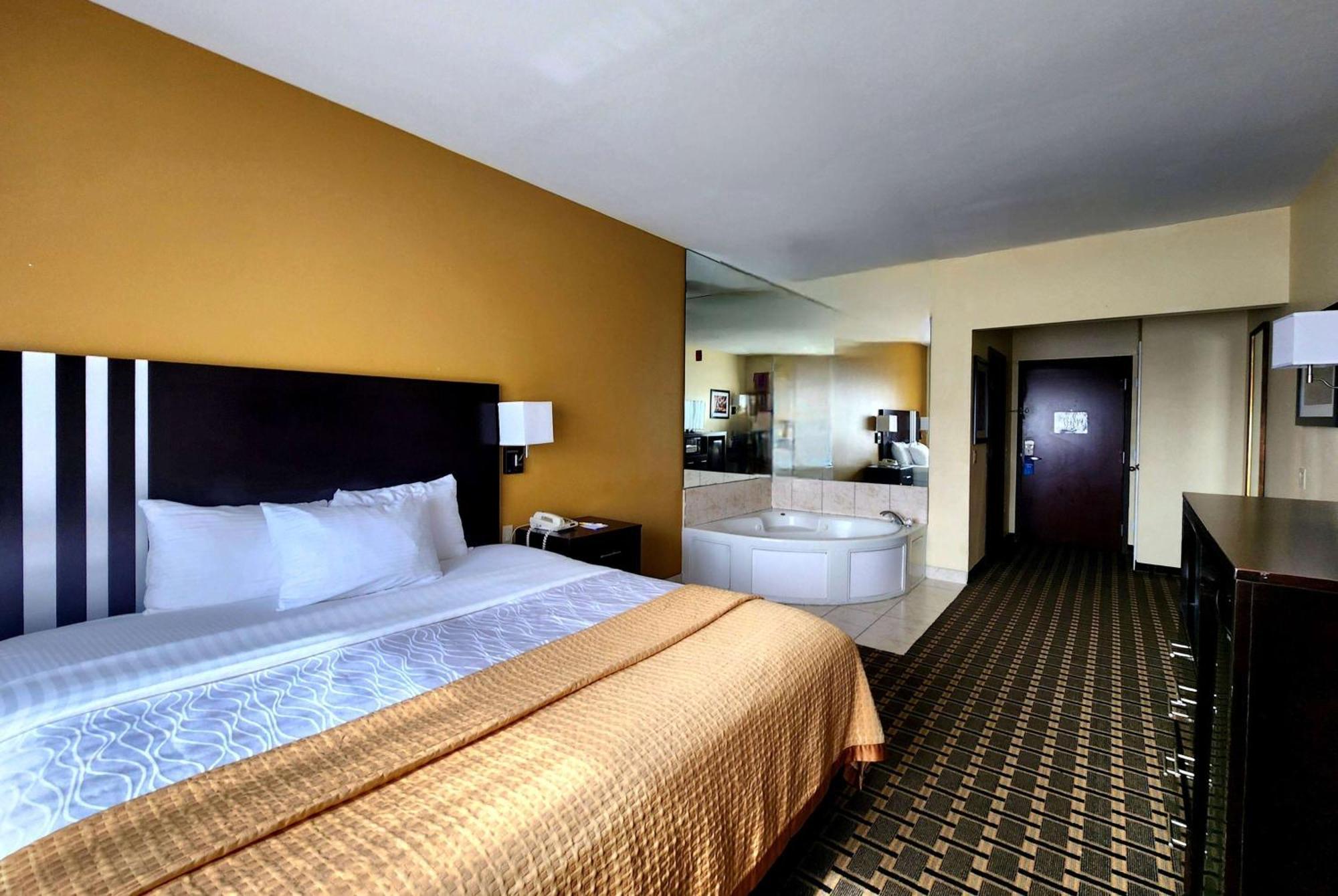 Days Inn & Suites By Wyndham Sam Houston Tollway Jersey Village エクステリア 写真