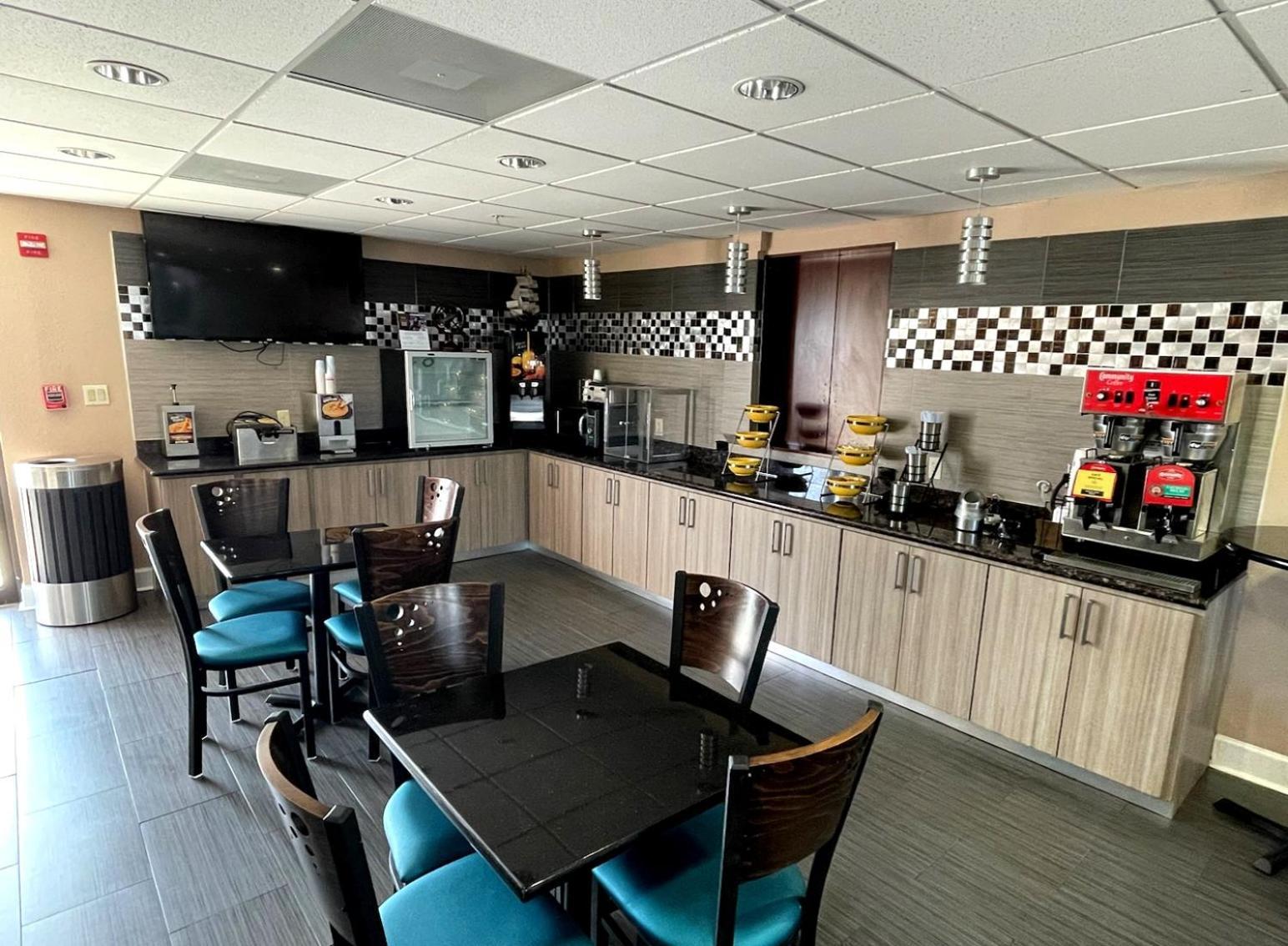 Days Inn & Suites By Wyndham Sam Houston Tollway Jersey Village エクステリア 写真
