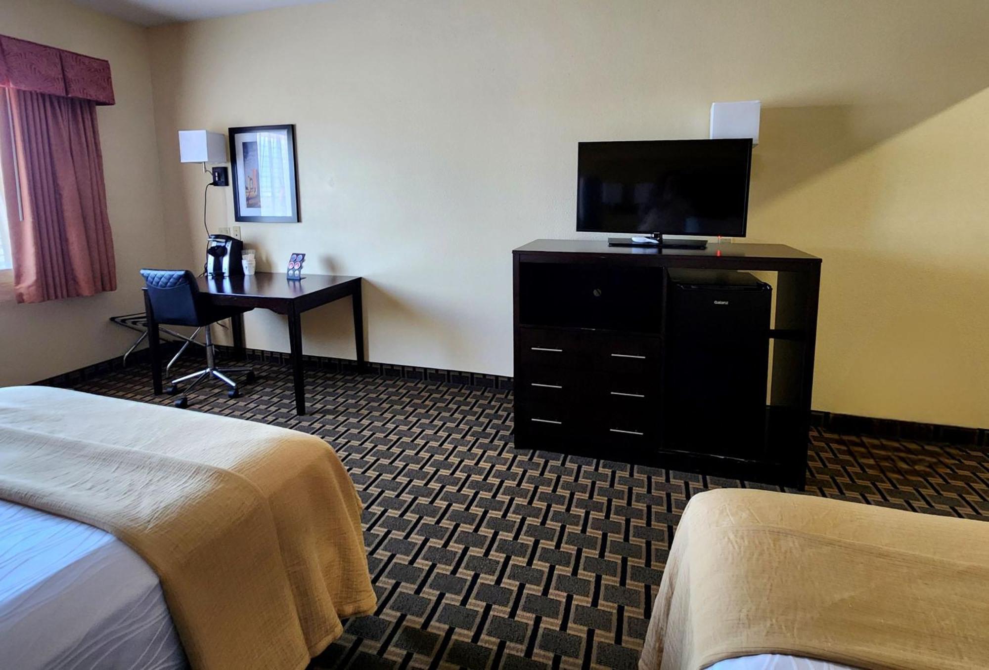 Days Inn & Suites By Wyndham Sam Houston Tollway Jersey Village エクステリア 写真