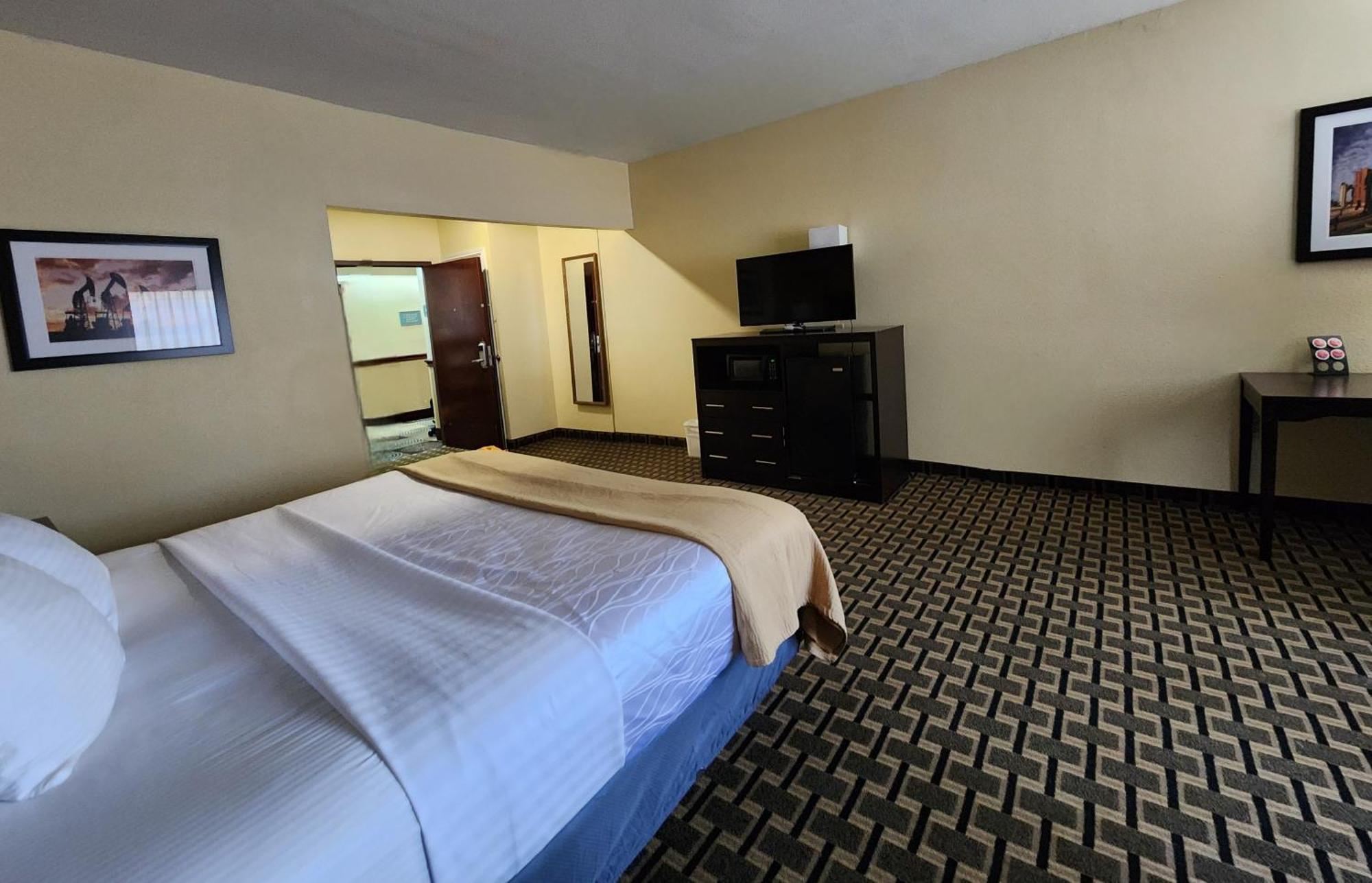 Days Inn & Suites By Wyndham Sam Houston Tollway Jersey Village エクステリア 写真