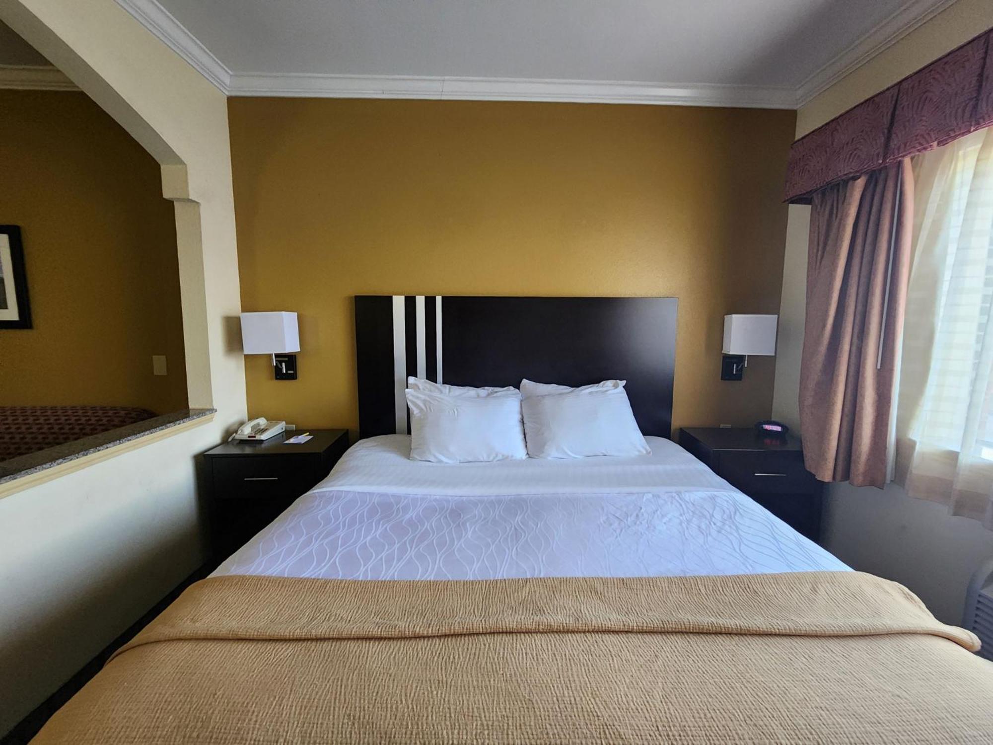 Days Inn & Suites By Wyndham Sam Houston Tollway Jersey Village エクステリア 写真