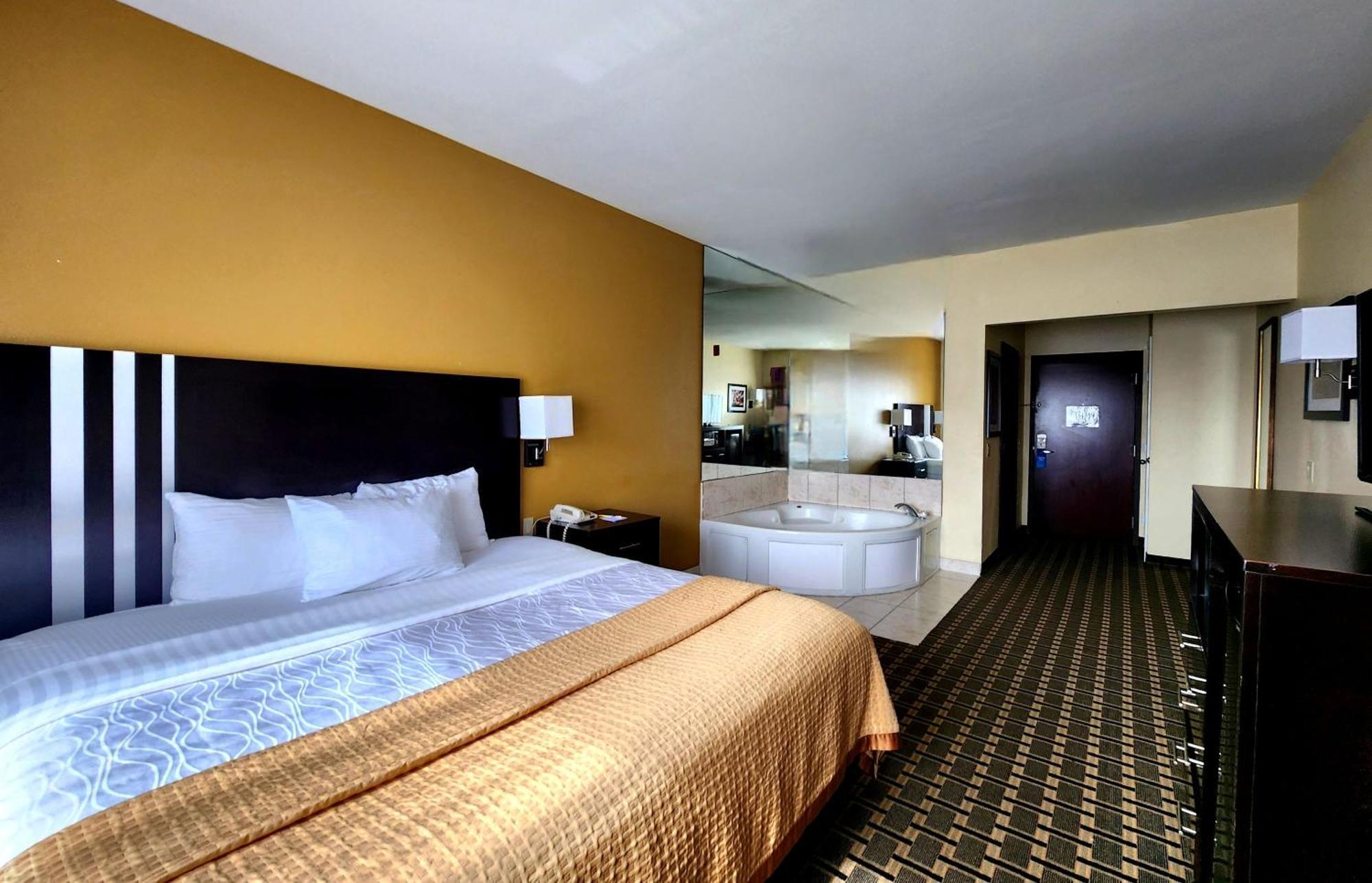 Days Inn & Suites By Wyndham Sam Houston Tollway Jersey Village エクステリア 写真