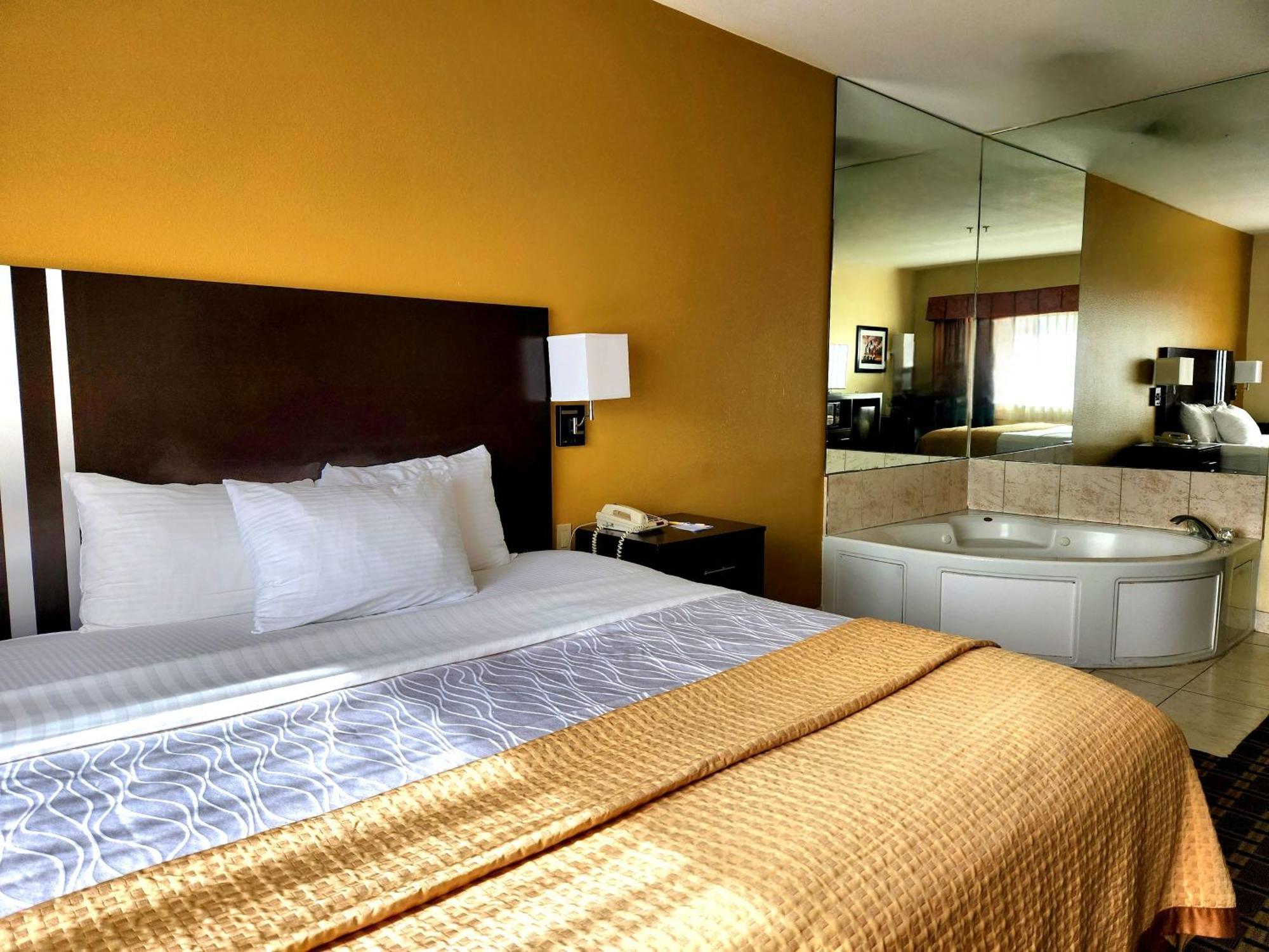 Days Inn & Suites By Wyndham Sam Houston Tollway Jersey Village エクステリア 写真
