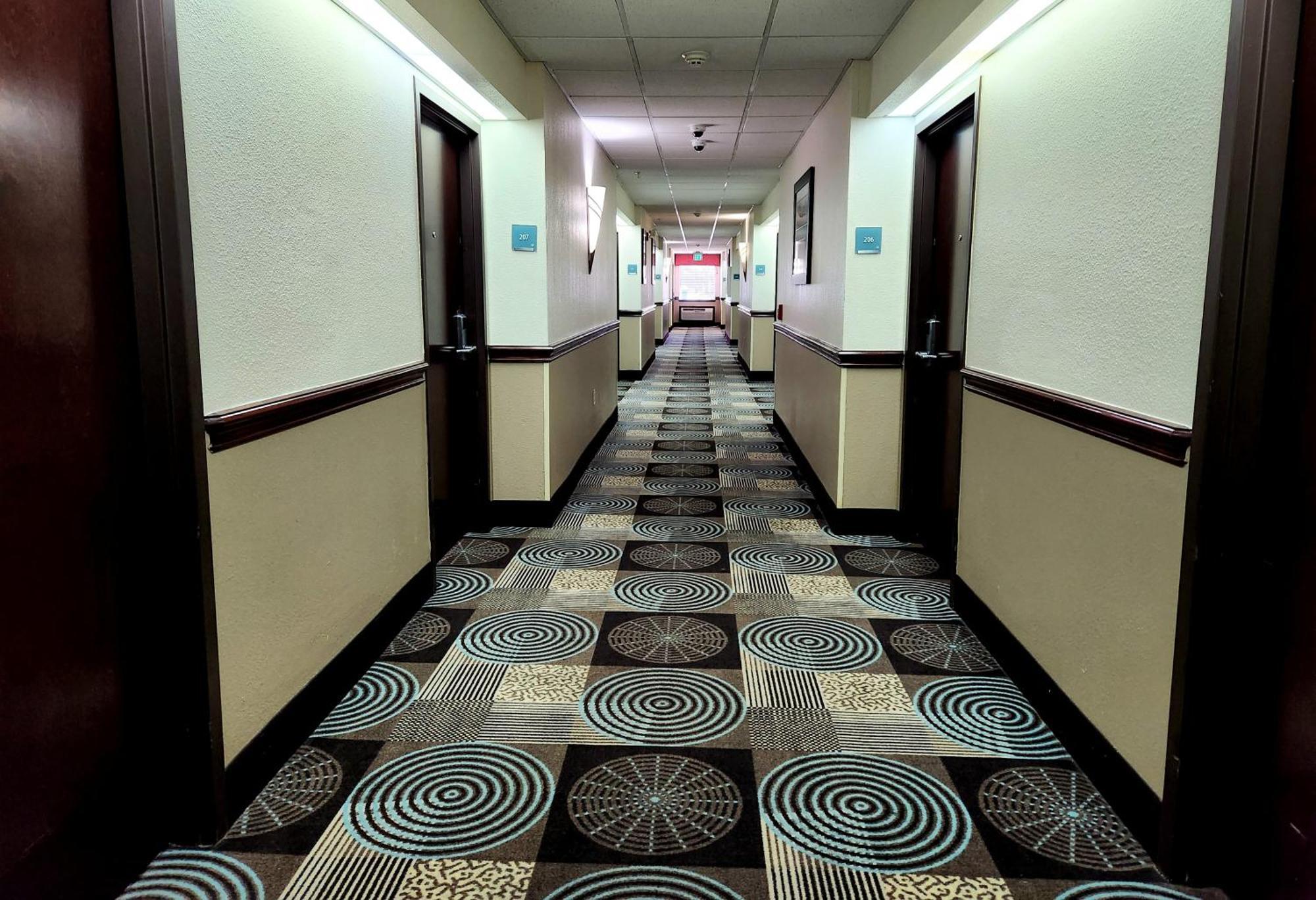 Days Inn & Suites By Wyndham Sam Houston Tollway Jersey Village エクステリア 写真