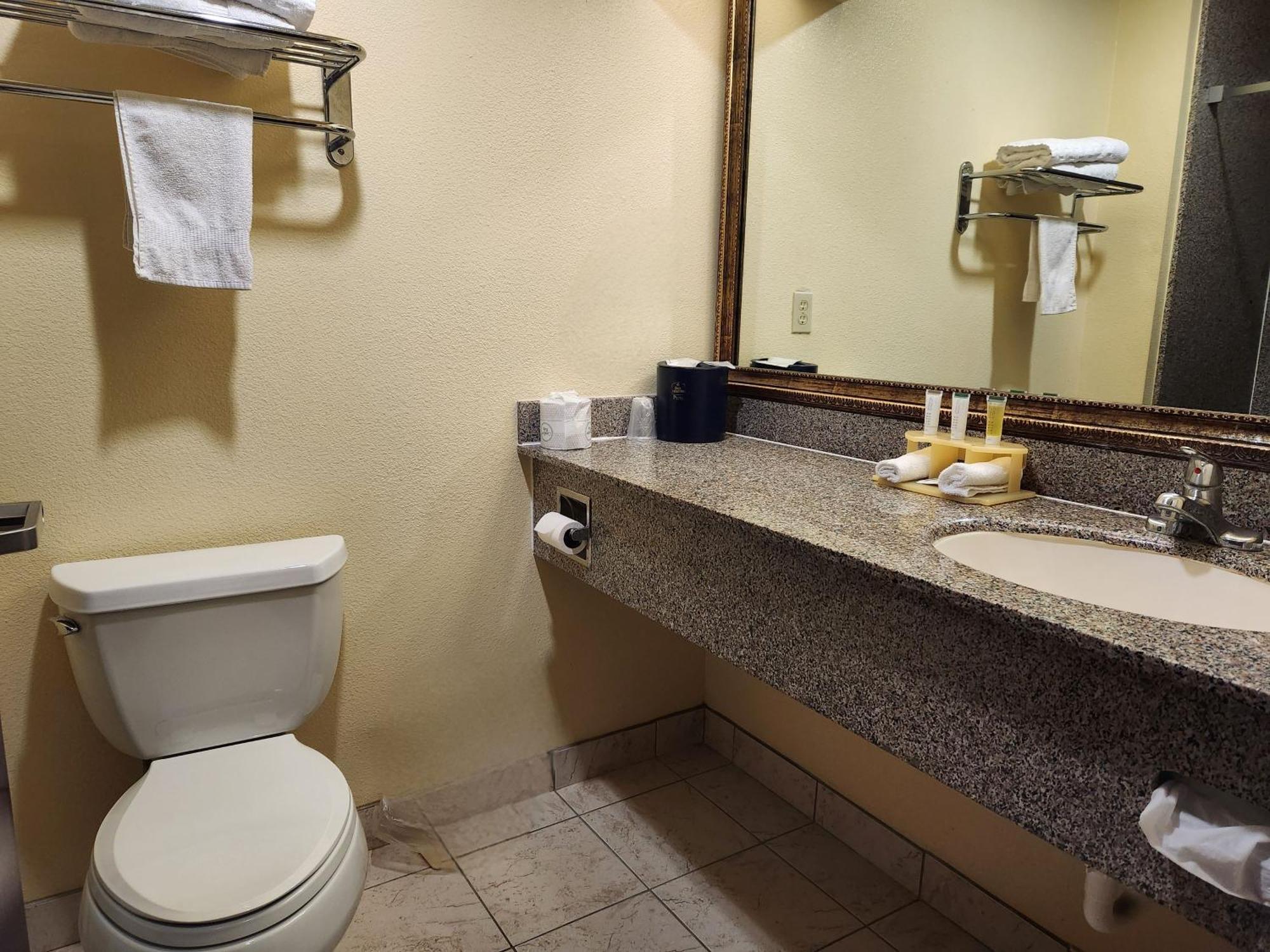 Days Inn & Suites By Wyndham Sam Houston Tollway Jersey Village エクステリア 写真