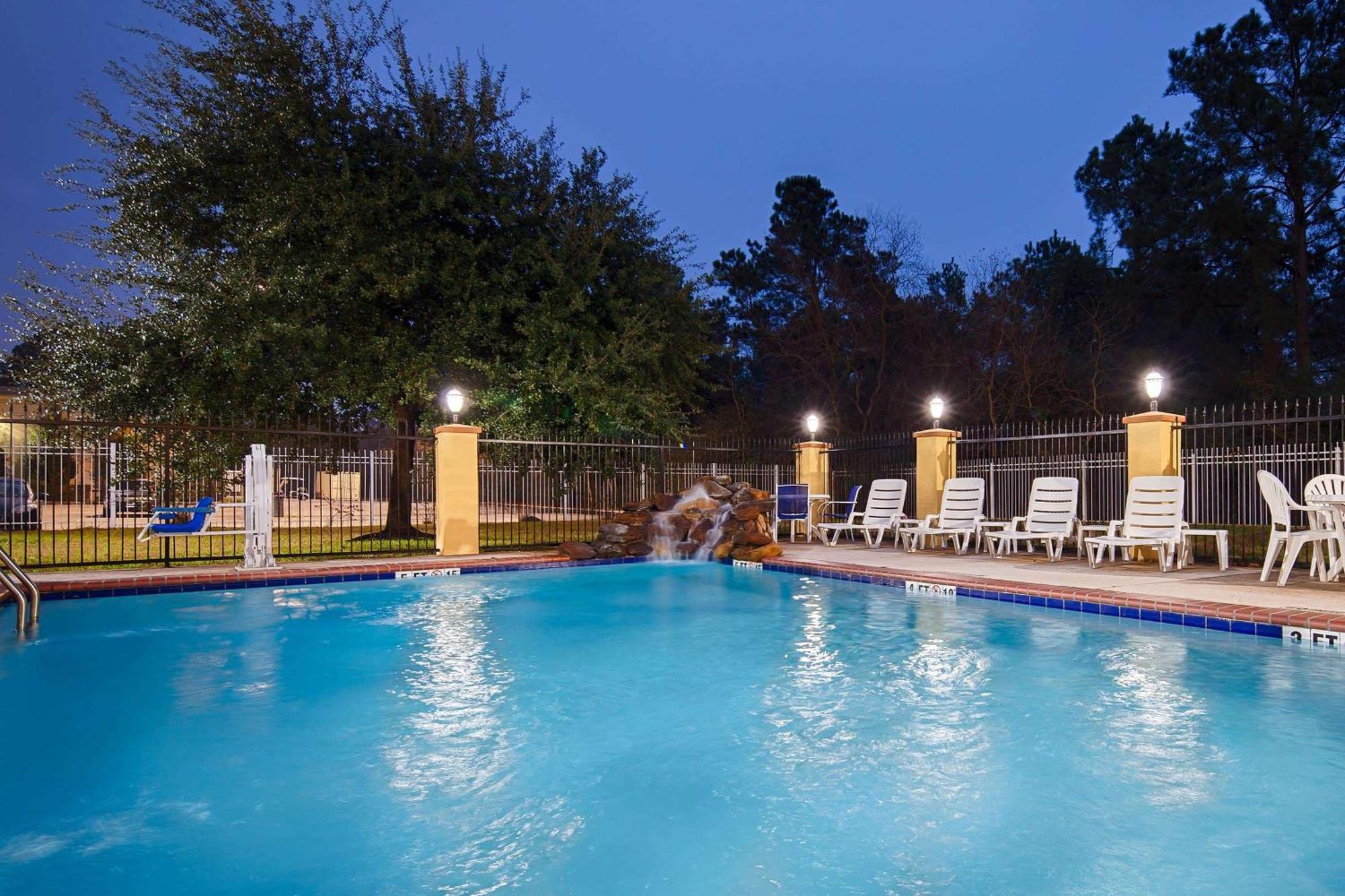 Days Inn & Suites By Wyndham Sam Houston Tollway Jersey Village エクステリア 写真