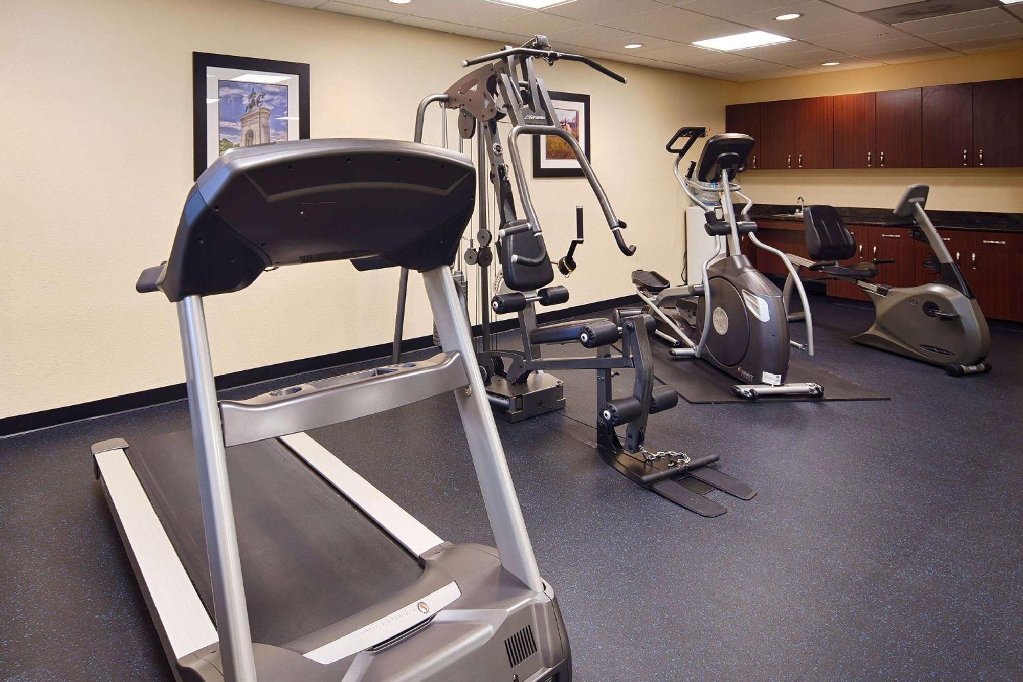 Days Inn & Suites By Wyndham Sam Houston Tollway Jersey Village エクステリア 写真