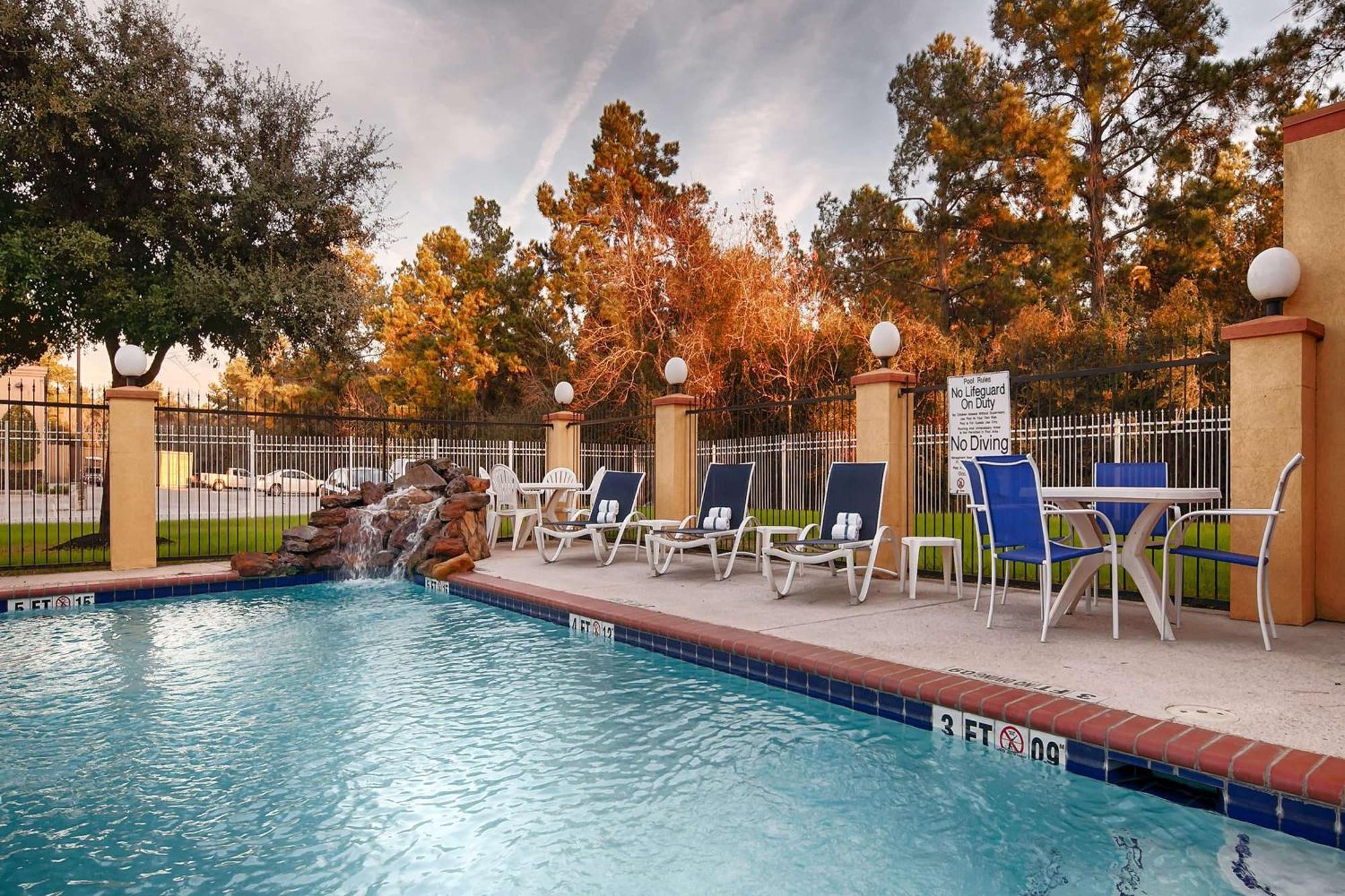 Days Inn & Suites By Wyndham Sam Houston Tollway Jersey Village エクステリア 写真