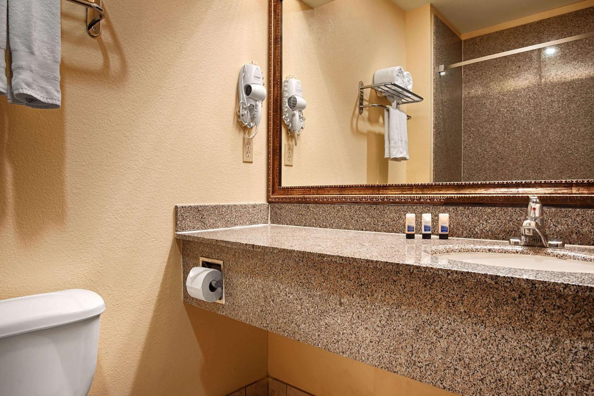 Days Inn & Suites By Wyndham Sam Houston Tollway Jersey Village エクステリア 写真