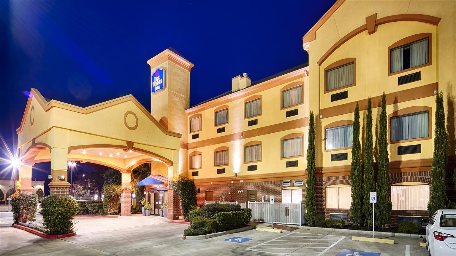 Days Inn & Suites By Wyndham Sam Houston Tollway Jersey Village エクステリア 写真