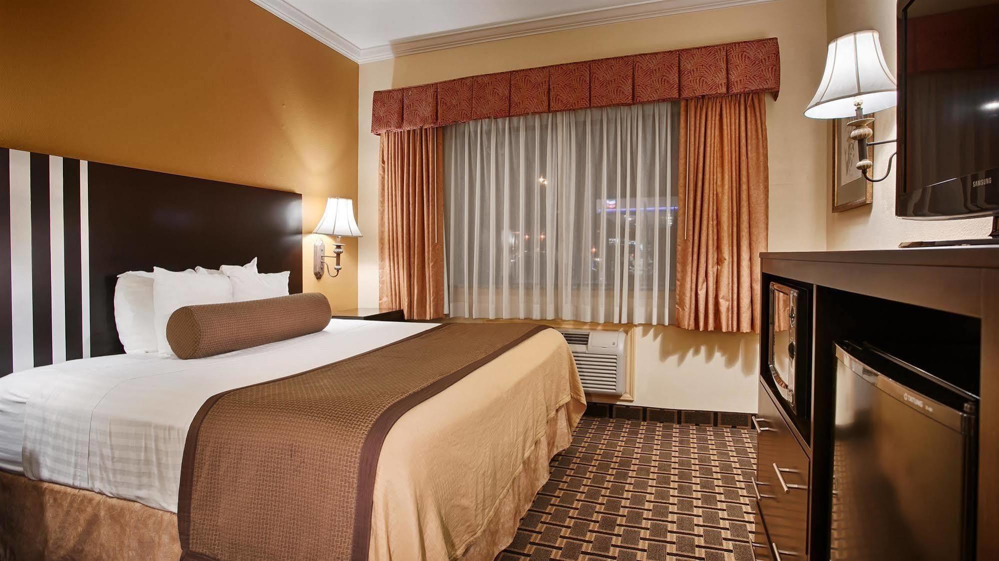 Days Inn & Suites By Wyndham Sam Houston Tollway Jersey Village エクステリア 写真